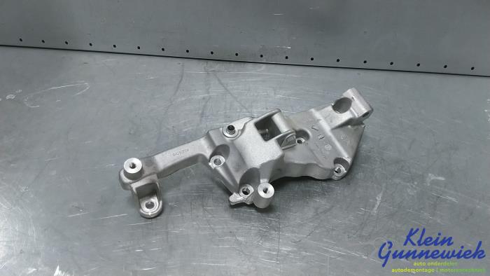 Usagé Support dynamo bas Opel Corsa Prix € 30,00 Règlement à la marge proposé par Klein Gunnewiek Autodemontage & Motorentechniek