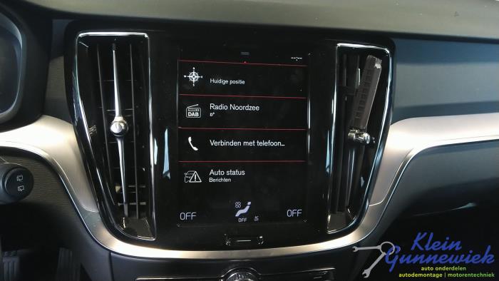 Begagnade Innerdisplay Volvo V60 Pris € 445,00 Marginaltabell erbjuds av Klein Gunnewiek Autodemontage & Motorentechniek