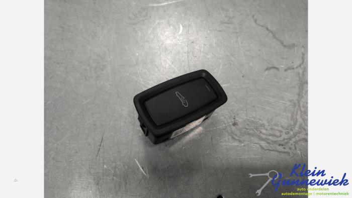 Usados Interruptor Porsche Macan Precio € 20,00 Norma de margen ofrecido por Klein Gunnewiek Autodemontage & Motorentechniek
