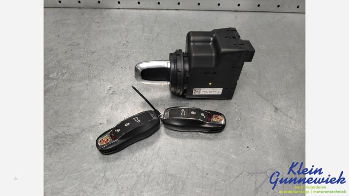 Używane Stacyjka + Kluczyk Porsche Macan Cena € 85,00 Procedura marży oferowane przez Klein Gunnewiek Autodemontage & Motorentechniek