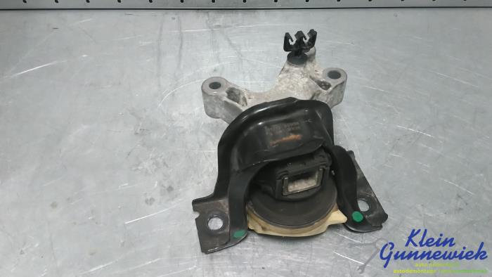 Usagé Support moteur Renault Captur Prix € 20,00 Règlement à la marge proposé par Klein Gunnewiek Autodemontage & Motorentechniek