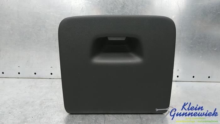 Begagnade Handskfack BMW X5 Pris € 45,00 Marginaltabell erbjuds av Klein Gunnewiek Autodemontage & Motorentechniek