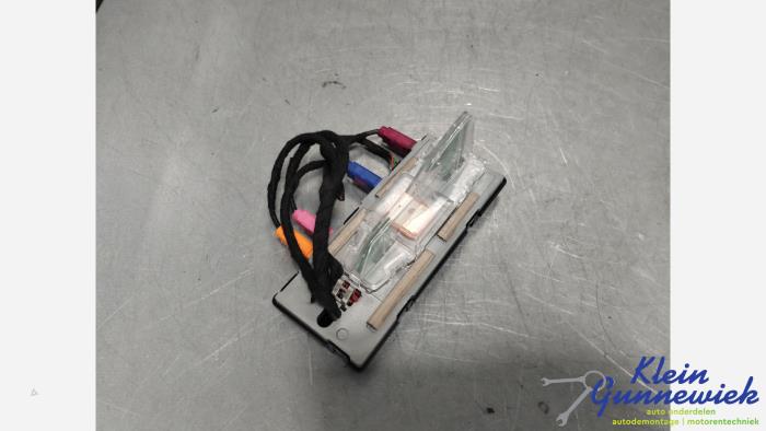 Używane Antena GPS Volvo V60 Cena € 34,00 Procedura marży oferowane przez Klein Gunnewiek Autodemontage & Motorentechniek