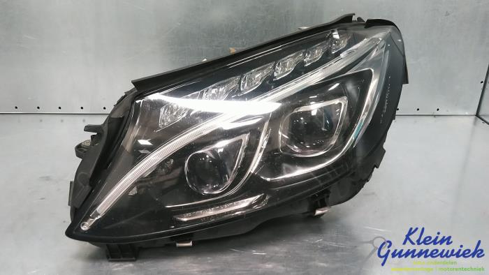 Używane Reflektor lewy Mercedes C-Klasse Cena € 950,00 Procedura marży oferowane przez Klein Gunnewiek Autodemontage & Motorentechniek