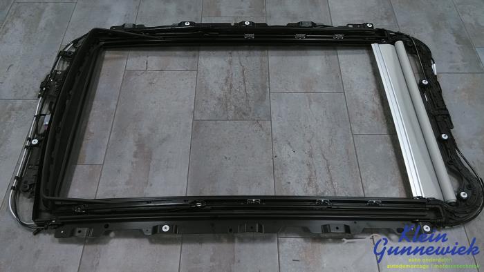 Używane Mechanizm szyberdachu Volvo V90 Cena € 495,00 Procedura marży oferowane przez Klein Gunnewiek Autodemontage & Motorentechniek