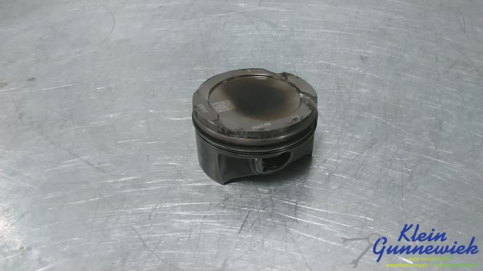 Usagé Piston Volvo V60 Prix € 50,00 Règlement à la marge proposé par Klein Gunnewiek Autodemontage & Motorentechniek