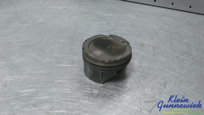 Usagé Piston Volvo V60 Prix € 50,00 Règlement à la marge proposé par Klein Gunnewiek Autodemontage & Motorentechniek