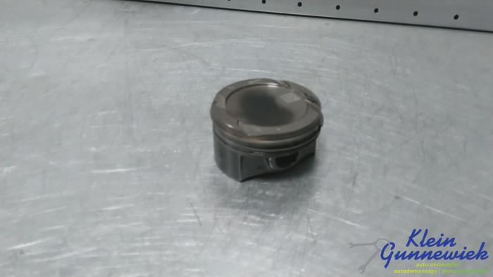 Usagé Piston Volvo V60 Prix € 50,00 Règlement à la marge proposé par Klein Gunnewiek Autodemontage & Motorentechniek