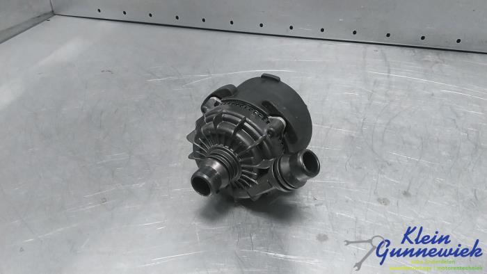 Begagnade Vattenpump BMW X5 Pris € 75,00 Marginaltabell erbjuds av Klein Gunnewiek Autodemontage & Motorentechniek