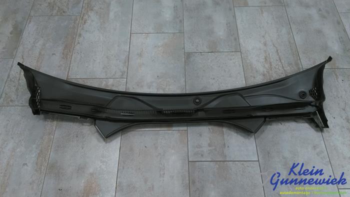 Używane Parawan BMW 3-Serie Cena € 25,00 Procedura marży oferowane przez Klein Gunnewiek Autodemontage & Motorentechniek