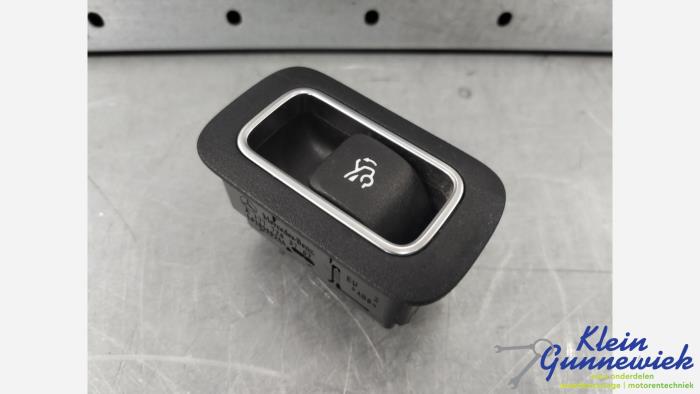 Używane Przelacznik Mercedes CLA Cena € 20,00 Procedura marży oferowane przez Klein Gunnewiek Autodemontage & Motorentechniek