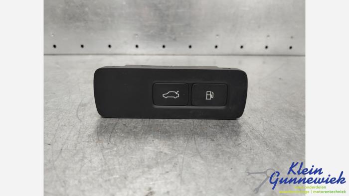 Używane Przelacznik Volvo V90 Cena € 20,00 Procedura marży oferowane przez Klein Gunnewiek Autodemontage & Motorentechniek