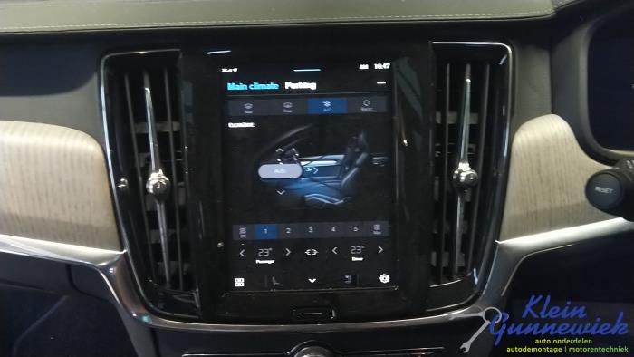 Begagnade Innerdisplay Volvo V90 Pris € 683,00 Marginaltabell erbjuds av Klein Gunnewiek Autodemontage & Motorentechniek