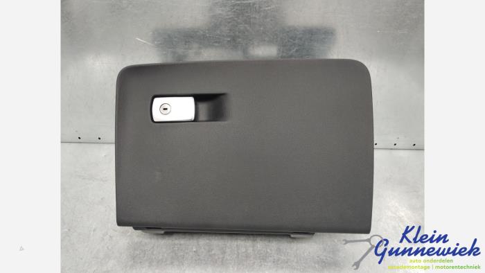 Begagnade Handskfack BMW X3 Pris € 75,00 Marginaltabell erbjuds av Klein Gunnewiek Autodemontage & Motorentechniek