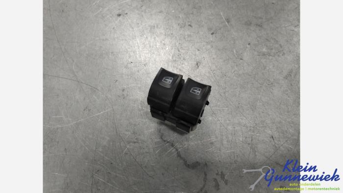 Usados Interruptor combinado de ventanillas Renault Zoe Precio € 20,00 Norma de margen ofrecido por Klein Gunnewiek Autodemontage & Motorentechniek