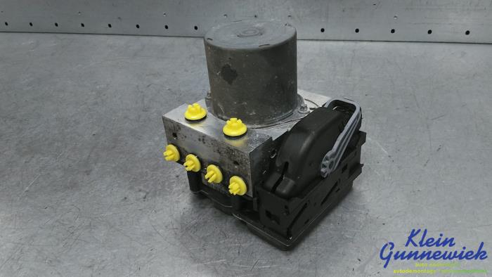 Used ABS pump Mercedes B-Klasse Price € 20,00 Margin scheme offered by Klein Gunnewiek Autodemontage & Motorentechniek