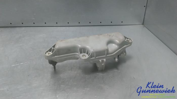 Używane Rózne Volvo V40 Cena € 20,00 Procedura marży oferowane przez Klein Gunnewiek Autodemontage & Motorentechniek