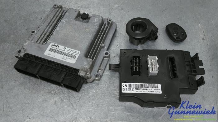 Used Injection computer Opel Vivaro Price € 125,00 Margin scheme offered by Klein Gunnewiek Autodemontage & Motorentechniek