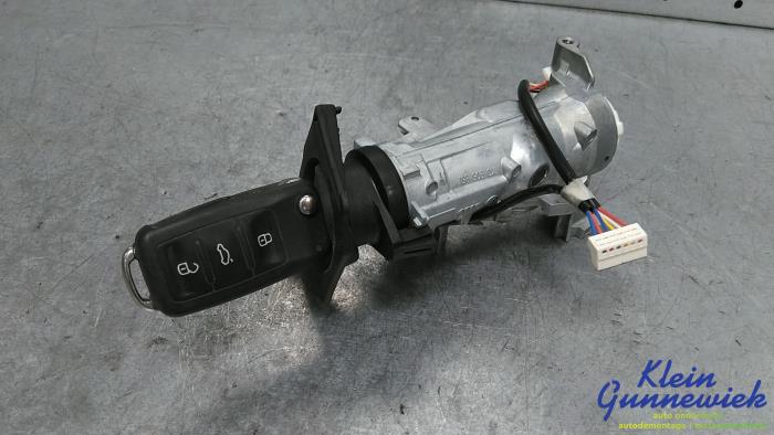 Używane Stacyjka + Kluczyk Volkswagen Caddy Cena € 76,00 Procedura marży oferowane przez Klein Gunnewiek Autodemontage & Motorentechniek