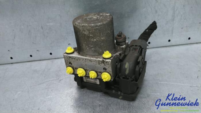 Begagnade ABS-pump Opel Vivaro Pris € 65,00 Marginaltabell erbjuds av Klein Gunnewiek Autodemontage & Motorentechniek