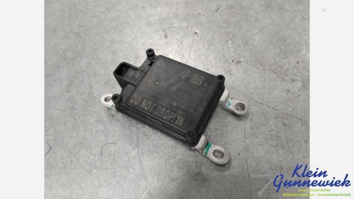 Begagnade Farthållarsensor Renault Captur Pris € 225,00 Marginaltabell erbjuds av Klein Gunnewiek Autodemontage & Motorentechniek