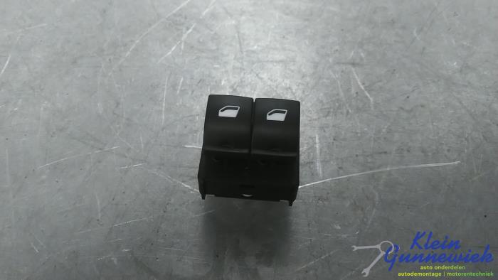 Usados Interruptor combinado de ventanillas Opel Combo Precio € 25,00 Norma de margen ofrecido por Klein Gunnewiek Autodemontage & Motorentechniek