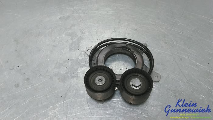 Usados Rodillo tensor correa múltiple Volvo V60 Precio € 46,00 Norma de margen ofrecido por Klein Gunnewiek Autodemontage & Motorentechniek