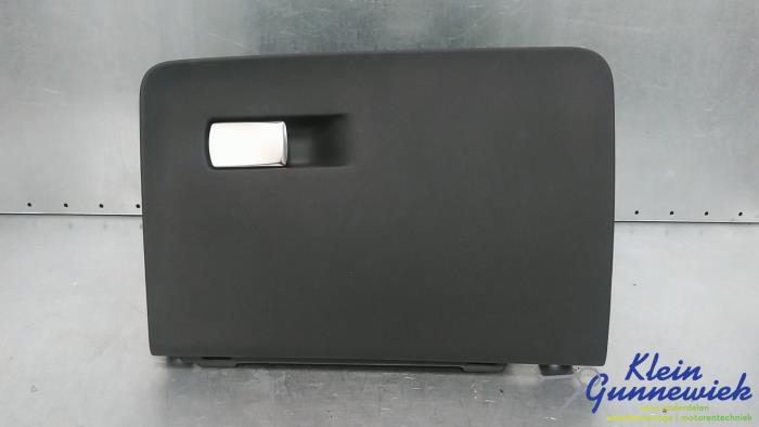 Begagnade Handskfack BMW X3 Pris € 75,00 Marginaltabell erbjuds av Klein Gunnewiek Autodemontage & Motorentechniek