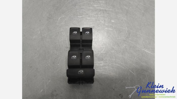 Usados Interruptor combinado de ventanillas Cupra Formentor Precio € 25,00 Norma de margen ofrecido por Klein Gunnewiek Autodemontage & Motorentechniek