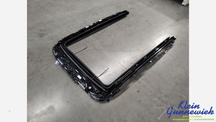Używane Mechanizm szyberdachu BMW X5 Cena € 475,00 Procedura marży oferowane przez Klein Gunnewiek Autodemontage & Motorentechniek