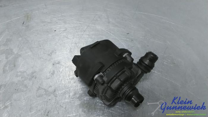 Begagnade Vattenpump BMW X5 Pris € 187,00 Marginaltabell erbjuds av Klein Gunnewiek Autodemontage & Motorentechniek