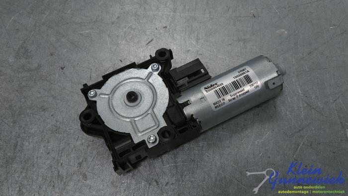Gebrauchte Schiebedach Motor BMW X5 Preis € 195,00 Margenregelung angeboten von Klein Gunnewiek Autodemontage & Motorentechniek