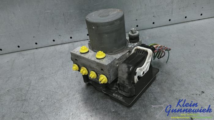 Usagé Pompe ABS Citroen Berlingo Prix € 225,00 Règlement à la marge proposé par Klein Gunnewiek Autodemontage & Motorentechniek