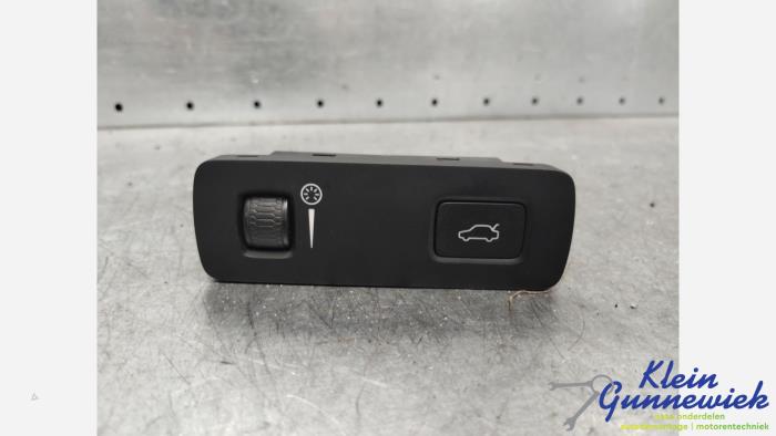 Używane Przelacznik Volvo XC60 Cena € 15,00 Procedura marży oferowane przez Klein Gunnewiek Autodemontage & Motorentechniek