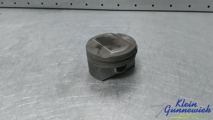 Usagé Piston Volvo V40 Prix € 45,00 Règlement à la marge proposé par Klein Gunnewiek Autodemontage & Motorentechniek