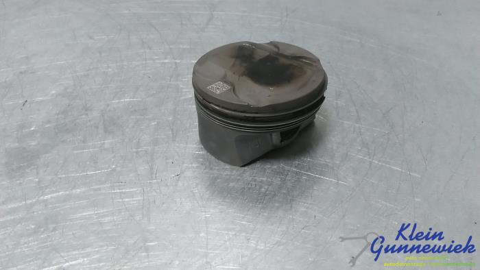 Usagé Piston Volvo V40 Prix € 45,00 Règlement à la marge proposé par Klein Gunnewiek Autodemontage & Motorentechniek