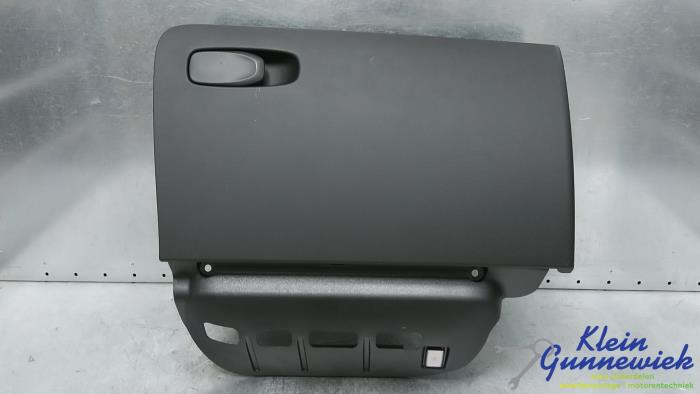 Begagnade Handskfack Volvo XC40 Pris € 44,00 Marginaltabell erbjuds av Klein Gunnewiek Autodemontage & Motorentechniek