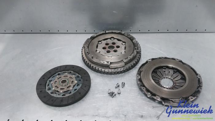 Dual mass flywheel
