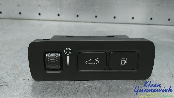 Używane Przelacznik Volvo XC40 Cena € 20,00 Procedura marży oferowane przez Klein Gunnewiek Autodemontage & Motorentechniek