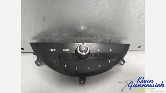 Używane Panel obslugi radia Mini Mini Cena € 50,00 Procedura marży oferowane przez Klein Gunnewiek Autodemontage & Motorentechniek