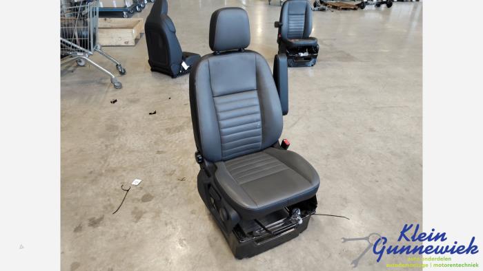 Używane Fotel prawy Ford Transit Custom Cena € 445,00 Procedura marży oferowane przez Klein Gunnewiek Autodemontage & Motorentechniek