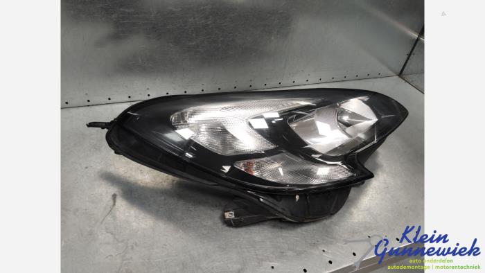Używane Reflektor prawy Opel Corsa Cena € 195,00 Procedura marży oferowane przez Klein Gunnewiek Autodemontage & Motorentechniek
