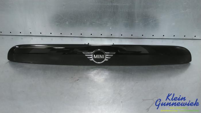 Używane Uchwyt tylnej klapy Mini Mini Cena € 70,00 Procedura marży oferowane przez Klein Gunnewiek Autodemontage & Motorentechniek