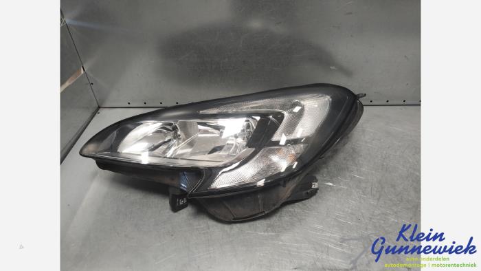 Używane Reflektor lewy Opel Corsa Cena € 345,00 Procedura marży oferowane przez Klein Gunnewiek Autodemontage & Motorentechniek