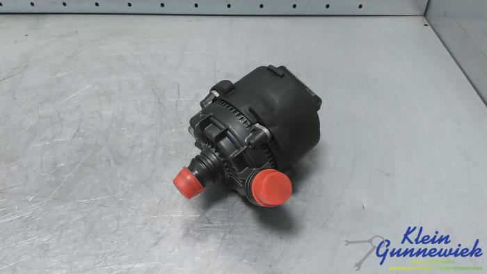 Begagnade Vattenpump BMW X5 Pris € 75,00 Marginaltabell erbjuds av Klein Gunnewiek Autodemontage & Motorentechniek