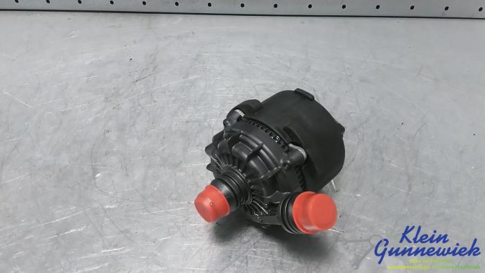 Begagnade Vattenpump BMW X5 Pris € 75,00 Marginaltabell erbjuds av Klein Gunnewiek Autodemontage & Motorentechniek