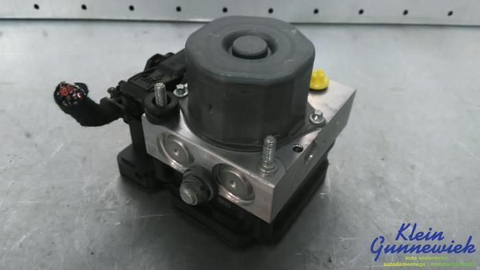 Used ABS pump Opel Corsa Price € 28,00 Margin scheme offered by Klein Gunnewiek Autodemontage & Motorentechniek