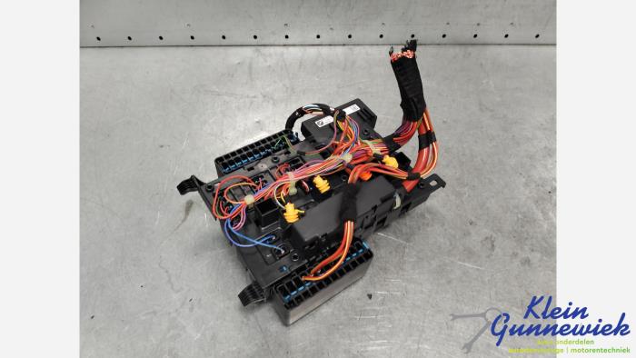 Begagnade Säkringsbox BMW 2-Serie Pris € 21,00 Marginaltabell erbjuds av Klein Gunnewiek Autodemontage & Motorentechniek