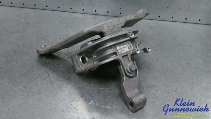 Used Engine mount Volkswagen Multivan T7 Price € 45,00 Margin scheme offered by Klein Gunnewiek Autodemontage & Motorentechniek