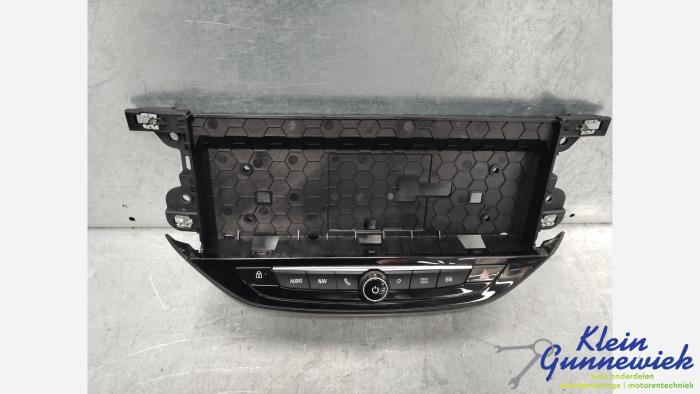 Używane Panel obslugi radia Opel Corsa Cena € 45,00 Procedura marży oferowane przez Klein Gunnewiek Autodemontage & Motorentechniek